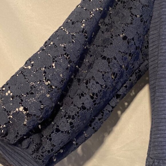 Alter d State Statement Sleeve Peplum Top  Small - Picture 2 of 4